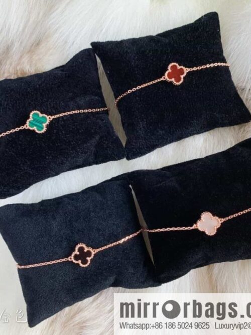 wsxc1684591308706_1-800x800m5cmqfxe51l168365_20250705195643.jpg Van Cleef & Arpels Mini Four-Leaf Clover Bracelet