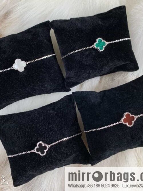 wsxc1684591313179_1-800x800ylrvdcbu4hh168335_20250705195552.jpg Van Cleef & Arpels Mini Four-Leaf Clover Bracelet