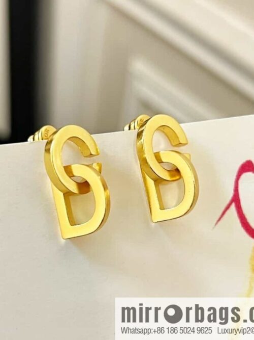 wsxc1684766402910_0-800x800jonpb23vjhn168253_20250705195336.jpg New ☑️ DIOR CD letter stud earrings