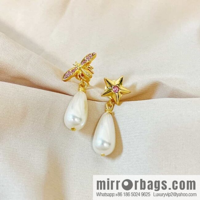 New ☑️ Dior Bee Star Pearl Stud Earrings