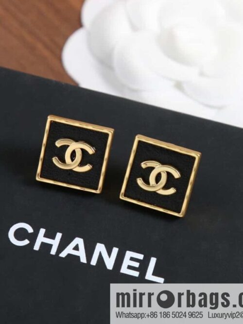 wsxc1684766410588_0-800x800rk4hkv4lmom168198_20250705195200.jpg New ☑️ Chanel c1 double c square black leather earrings