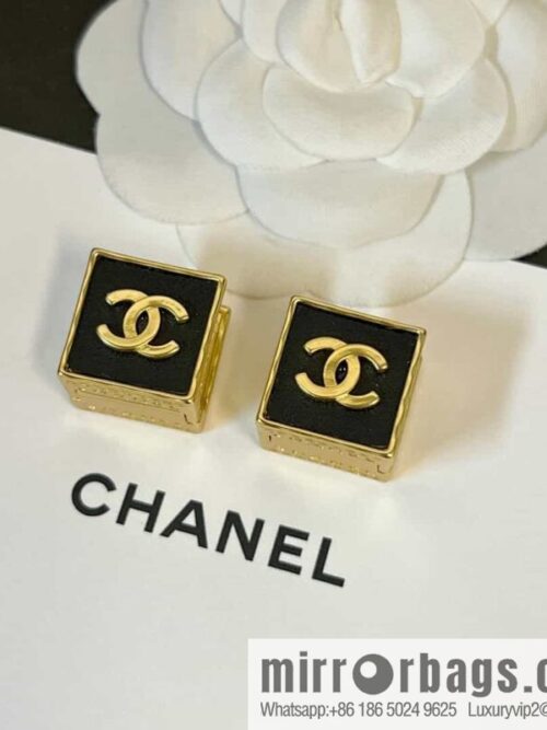 wsxc1684936918156_0-800x800jcimfgwfwhq167931_20250705194437.jpg New ☑️ Chanel c1 double c square black leather stud earrings