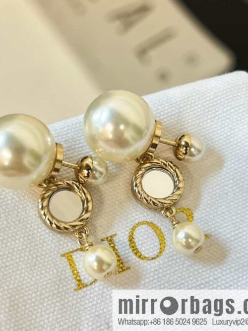 wsxc1685631522124_0-800x800qnh3pkziyhc167672_20250705193709.jpg New ☑️ DIOR size pearl mirror stud earrings