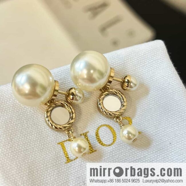 wsxc1685631522124_0-800x800qnh3pkziyhc167672_20250705193709.jpg New ☑️ DIOR size pearl mirror stud earrings