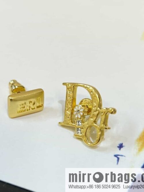 wsxc1686063068405_0-800x800e5qinlieupq167573_20250705193422.jpg New ☑️ DIOR asymmetrical letter stud earrings