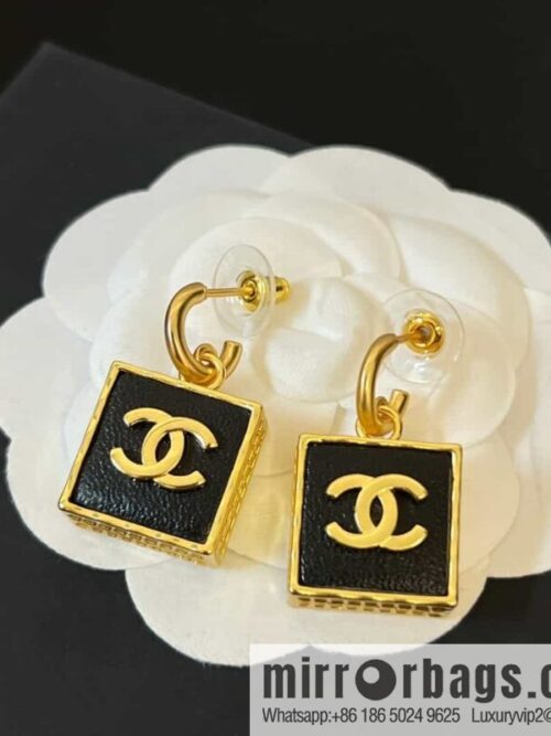 wsxc1686148801869_0-800x800unmj43n231y164013_20250705174709.jpg New ☑️ chanel c2 double c square black leather earrings