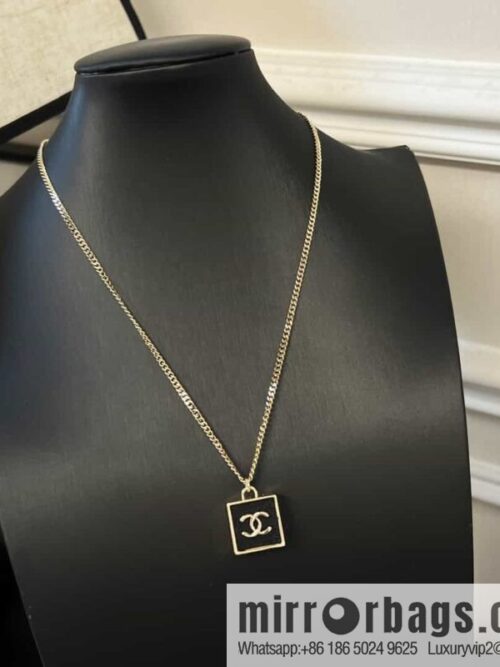 wsxc1686148803420_0-800x800fwx3mhkrp1d164002_20250705174650.jpg New ☑️ Chanel Double C Square Black Leather Necklace