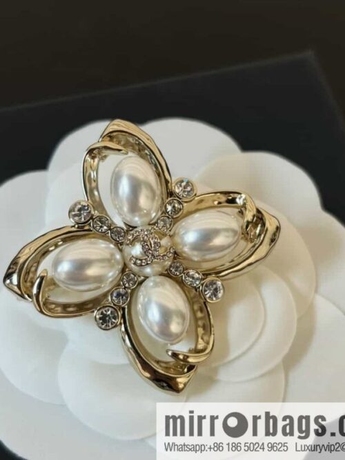 wsxc1686148805203_0-800x800dsx3vhhxduw163991_20250705174633.jpg New ☑️ Chanel Double C Clover Pearl Brooch