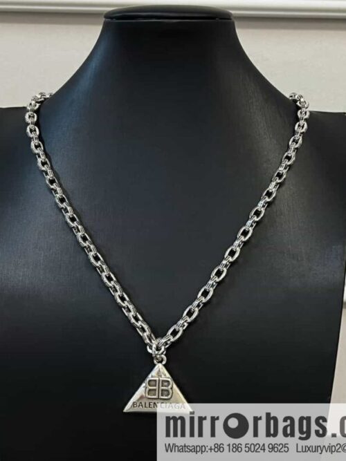 wsxc1687185691735_0-800x800w3ivnekqq4e163612_20250705173516.jpg New Balenciaga BALENCIAGA triangular letter necklace