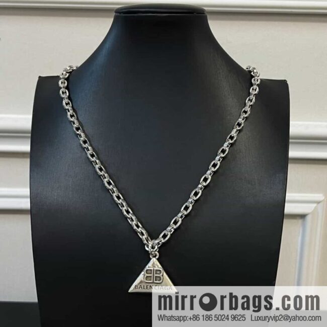 New Balenciaga BALENCIAGA triangular letter necklace