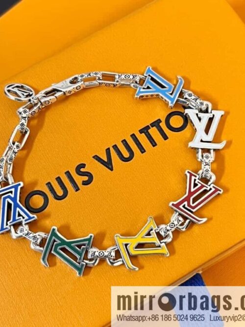 wsxc1687185699321_0-800x8000lza05wt55o163568_20250705173356.jpg Louis Vuitton Louis Vuitton Green Medieval Collection Colored Enamel Letter Bracelet