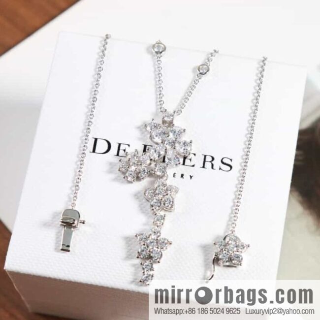 New ☑️ De Beers, flower necklace