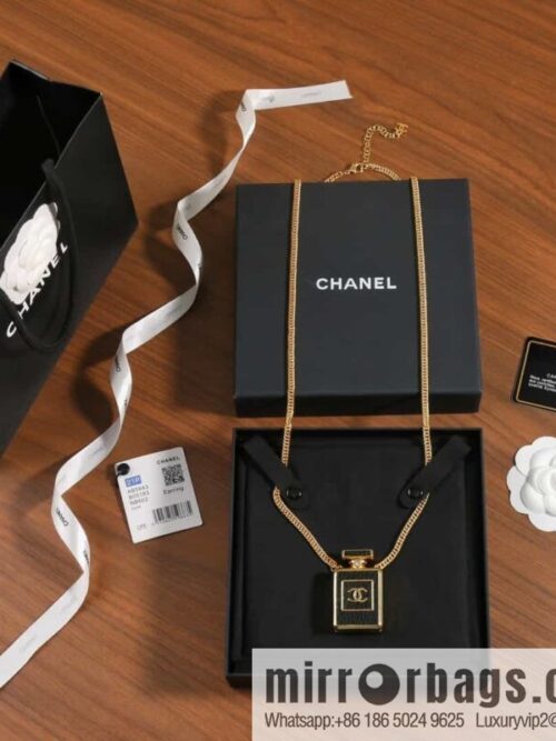 wsxc1687529771153_1-800x800swoflikq2yt163340_20250705172619.jpg New ☑️ CHANEL CHANEL black leather perfume bottle necklace sweater chain