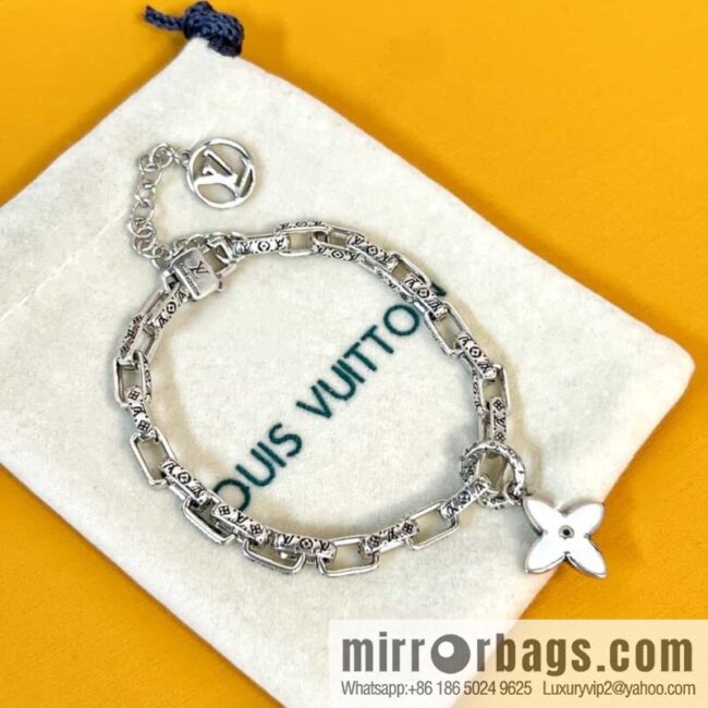 wsxc1687701714710_2-800x8003qgjjo4rdpb163284_20250705172422.jpg Louis Vuitton Louis Vuitton Green Medieval Collection Dumbbell Clover Necklace, Bracelet