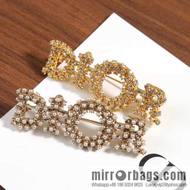 New ☑️ Dior hollowed out full diamond letter brooch