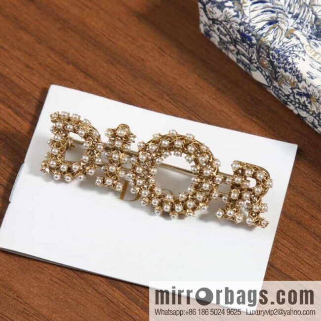 New ☑️ Dior hollowed out full diamond letter brooch