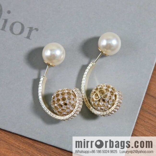 New ☑️ DIOR hollowed out full diamond pearl stud earrings