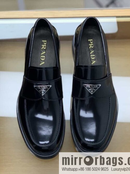 wsxc1687701772637_0-800x800w4myovie334204433_20250709063620.jpg PRADA Prada men\'s loafers crafted in black smooth cow leather (fabric)