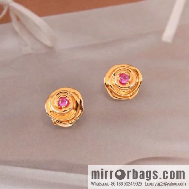 New ☑️ DIOR rose stud earrings