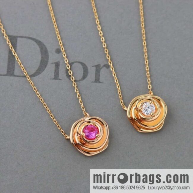 New ☑️ DIOR rose necklace