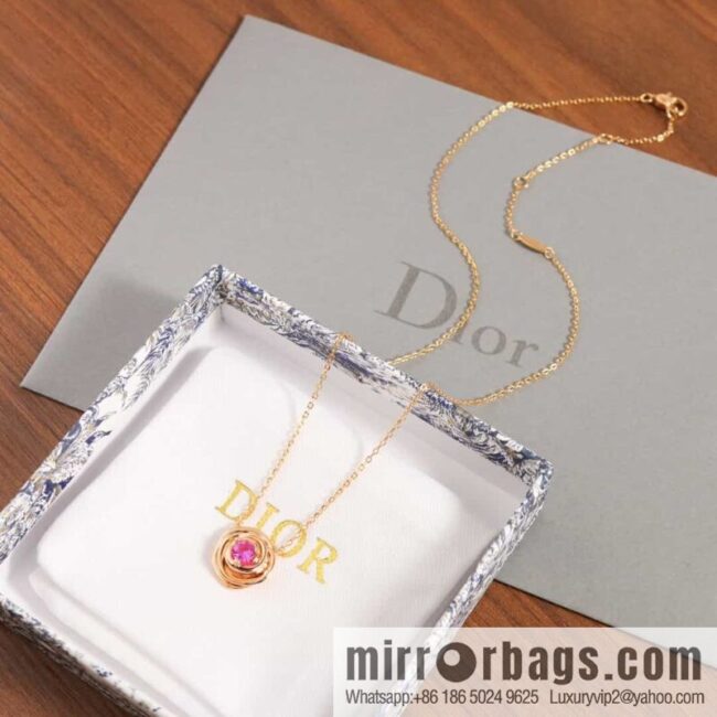 New ☑️ DIOR rose necklace