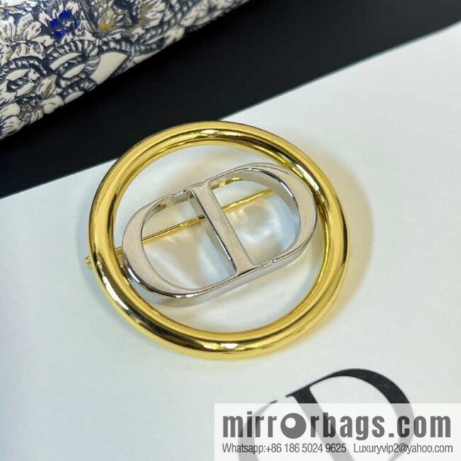New ☑️ DIOR Gold CD Round Brooch
