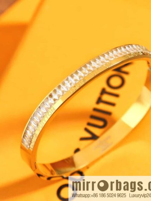 wsxc1687875038526_0-800x8003hbhmz1hzyo158790_20250705141613.jpg Louis Vuitton Medieval Gold Square Diamond Bracelet Bracelet