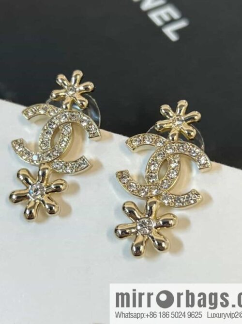 wsxc1687958000681_0-800x800qxevbp0zbgw158733_20250705141425.jpg New ☑️ chanel c2 double c gold flower stud earrings