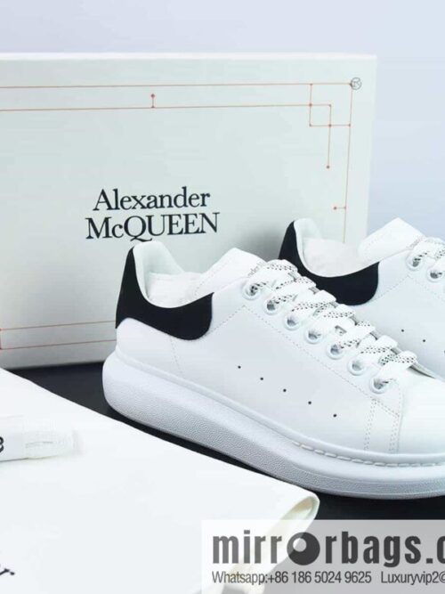 wsxc1688133104359_4-800x800bnkem02asoe201093_20250709050304.jpg Alexander McQueen, black suede low-top sneakers