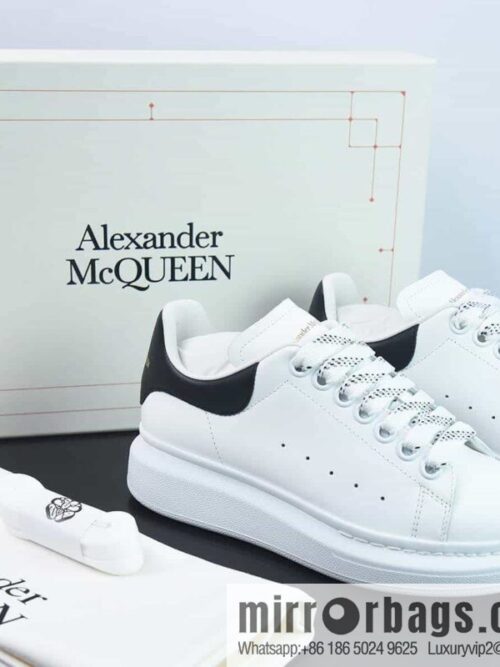 wsxc1688133105855_4-800x800xl51cssrvb1201082_20250709050251.jpg Alexander McQueen, black shiny low-top sneakers