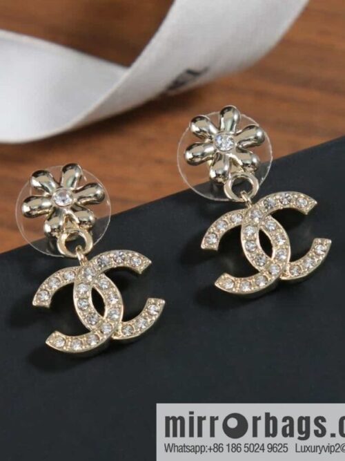 wsxc1688220076589_0-800x80052n2iourmlt158658_20250705141209.jpg New ☑️ chanel c2 double c gold flower stud earrings
