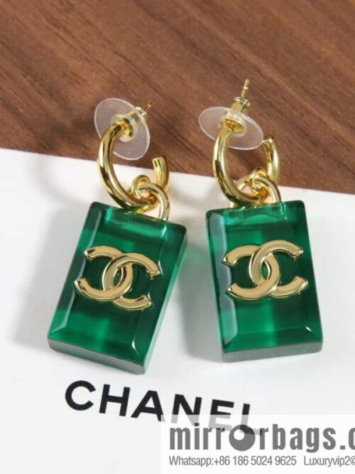 wsxc1688220080060_0-800x800qp11zno3r5e158636_20250705141129.jpg New ☑️ chanel c2 double c green square acrylic stud earrings