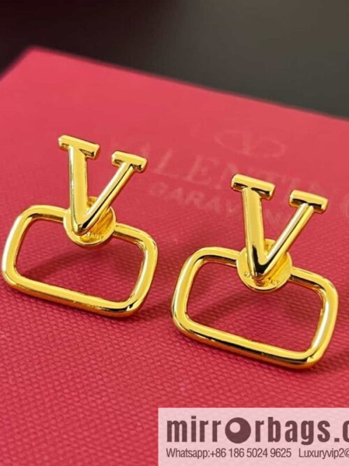 wsxc1688479151250_0-800x800varfzqyf3z0158577_20250705140937.jpg New ☑️ Valentino V gold stud earrings