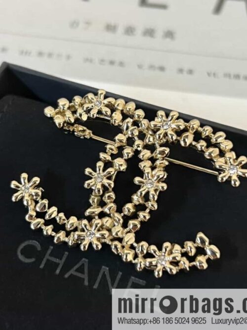 wsxc1688652878388_0-800x800mkkedc5tdxj158432_20250705140444.jpg New ☑️ Chanel double c gold flower brooch