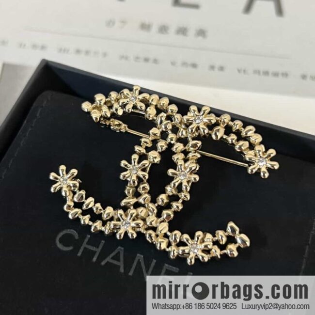New ☑️ Chanel double c gold flower brooch
