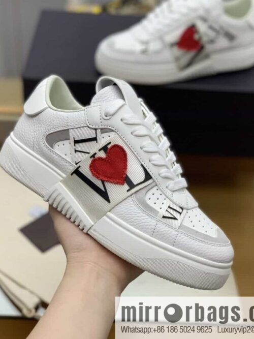 wsxc1689604209751_4-800x800bele4gcawhm196967_20250709031058.jpg VALENTINO Valentino, six rubber effect VLTN logo calfskin strap sneakers