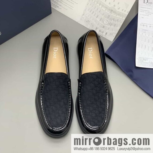 Dior men\'s loafers crafted in black smooth cow leather (fabric)