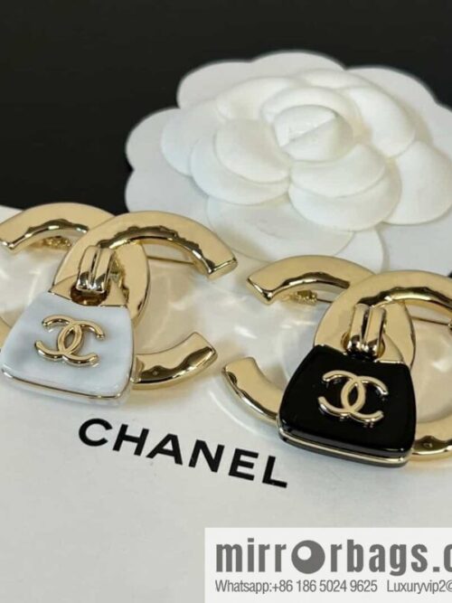 wsxc1690299908167_0-800x800zkg32ehdnq0157954_20250705135113.jpg New ☑️ Chanel double c bag brooch