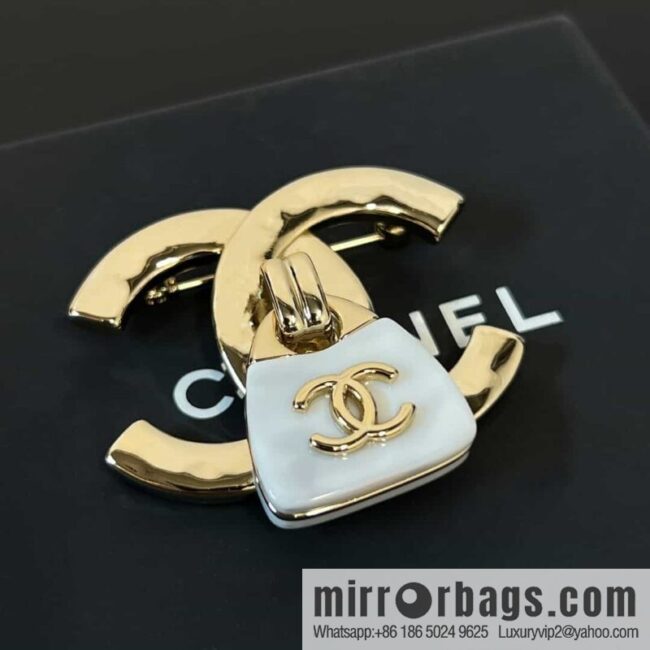 New ☑️ Chanel double c bag brooch