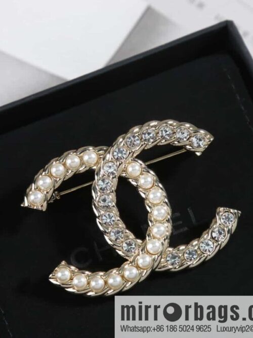 wsxc1690553439533_0-800x800gc22jddhmit157794_20250705134640.jpg New ☑️ Chanel Double C Half Pearl Half Diamond Brooch