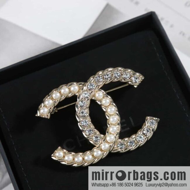 New ☑️ Chanel Double C Half Pearl Half Diamond Brooch