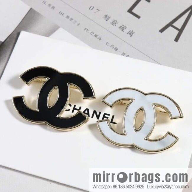 New ☑️ Chanel C1 double c three-color stud earrings