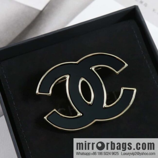 New ☑️ Chanel C1 double c three-color stud earrings