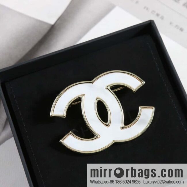 New ☑️ Chanel C1 double c three-color stud earrings
