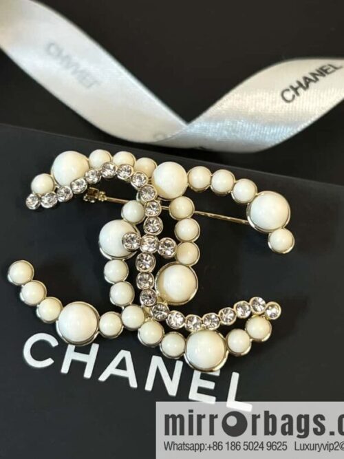 wsxc1690908322489_0-800x80030ihu0k0mhw153933_20250705104636.jpg New ☑️ Chanel Double C Half Diamond Half Pearl Brooch