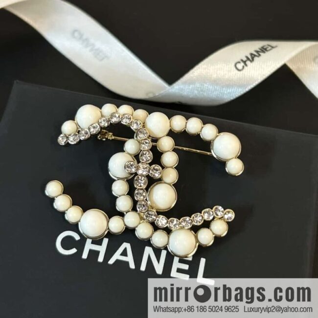 wsxc1690908322489_0-800x80030ihu0k0mhw153933_20250705104636.jpg New ☑️ Chanel Double C Half Diamond Half Pearl Brooch