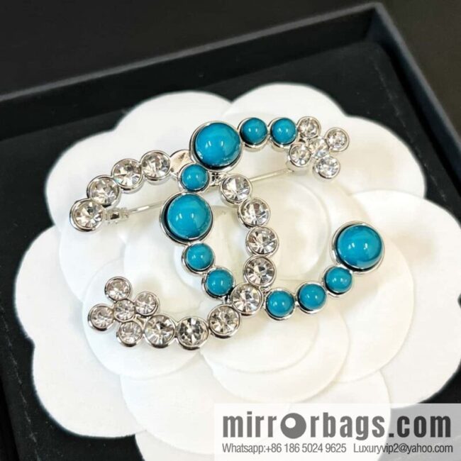 New ☑️ Chanel Double C Half Diamond Half Pearl Brooch