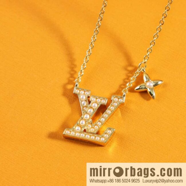 Louis Vuitton Louis Vuitton LV ICONIC PEARLS Pearl Letter Necklace