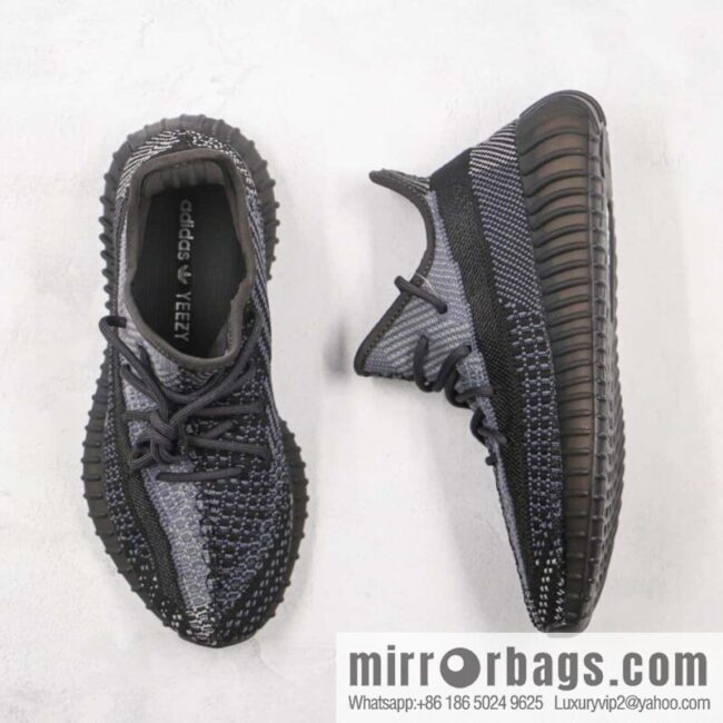 Coconut 350 V2 Version A, Oreo Yeezy Boost 350 V2 sneakers