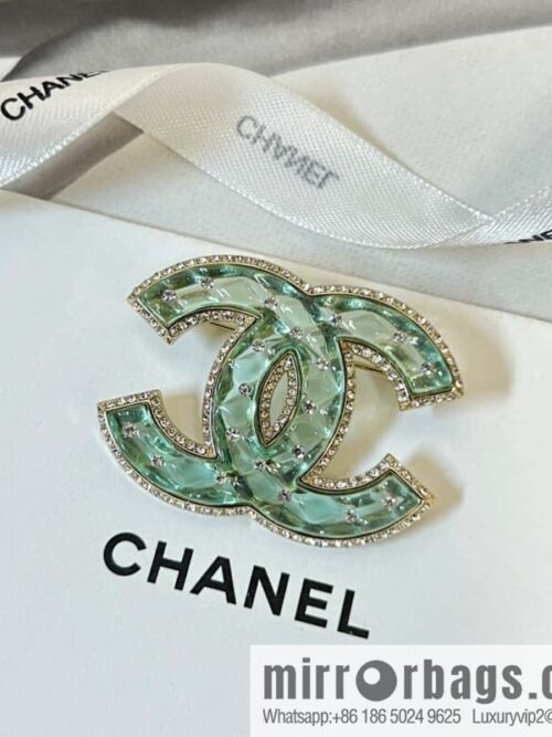 wsxc1691245725693_0-800x8004lddkvnswqj153728_20250705104010.jpg New ☑️ Chanel double c green acrylic brooch with diamond